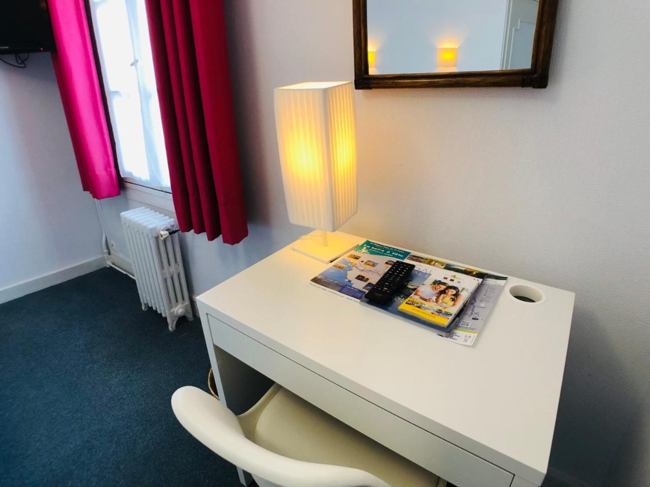 Cit'Hotel Le Volney Сомюр Екстериор снимка